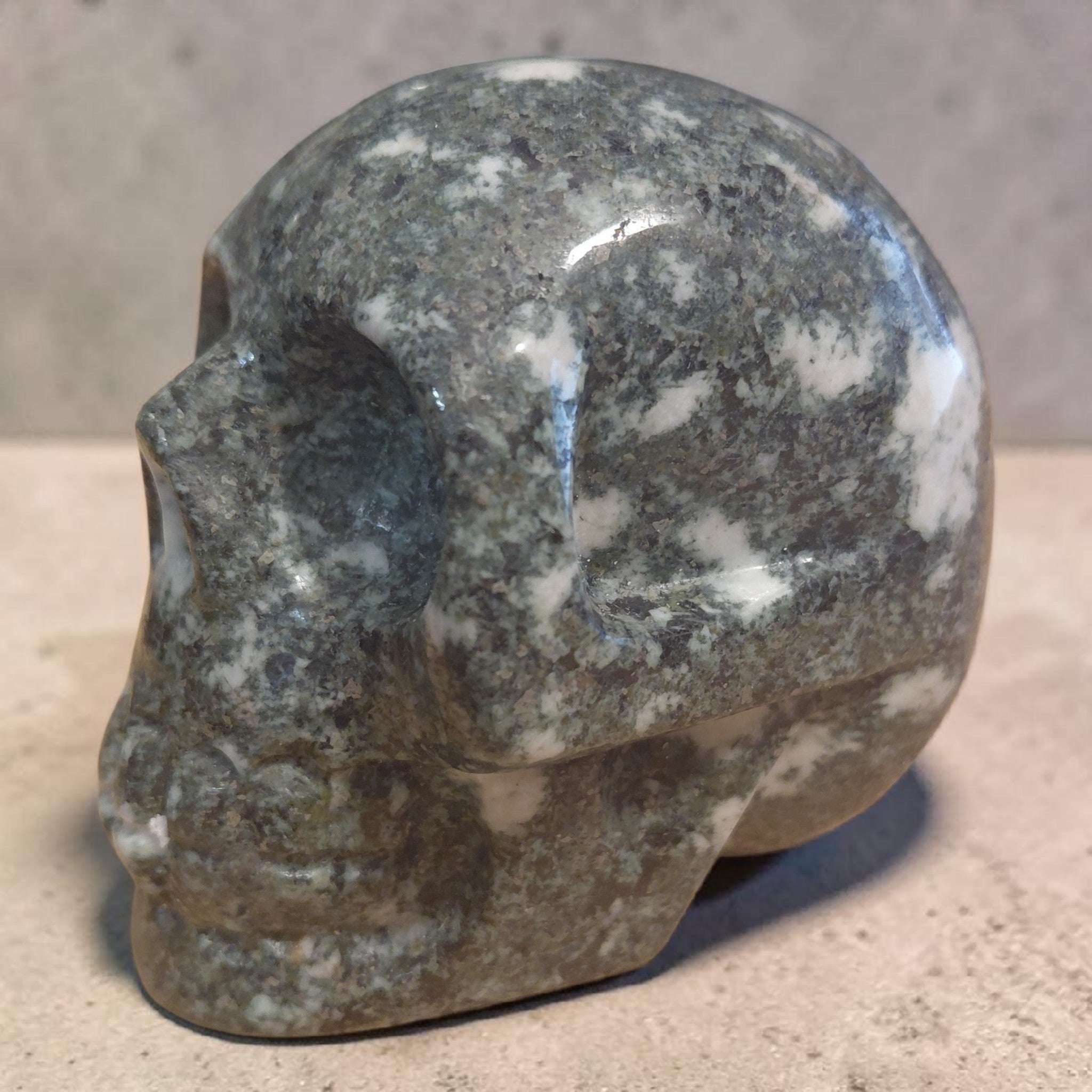 Preseli Bluestone - Stonehenge Stein Kristallschädel