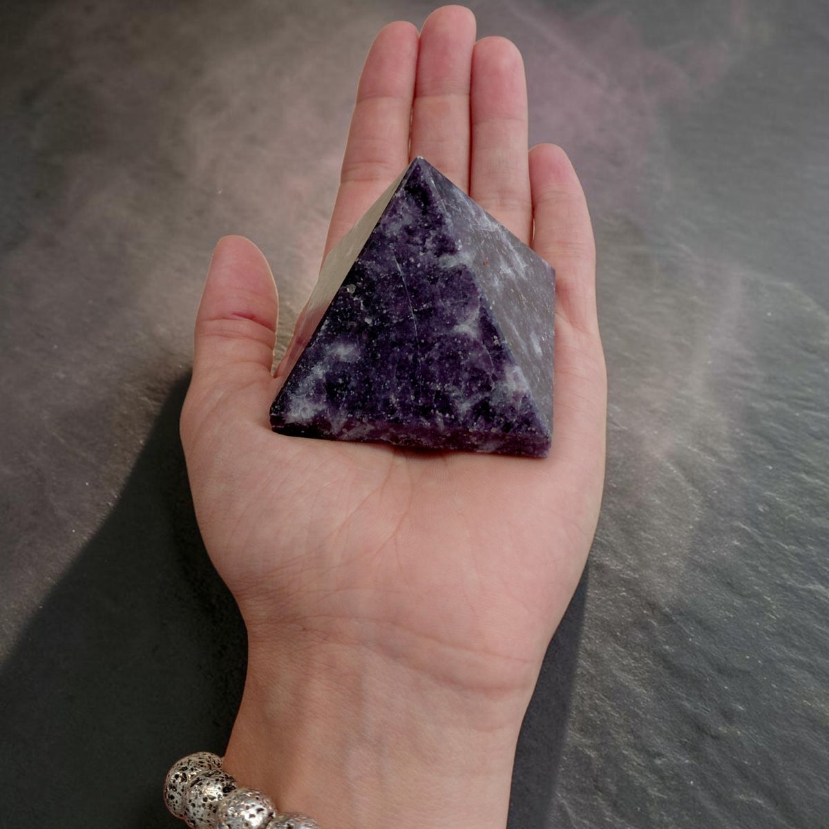 Lepidolith Pyramide