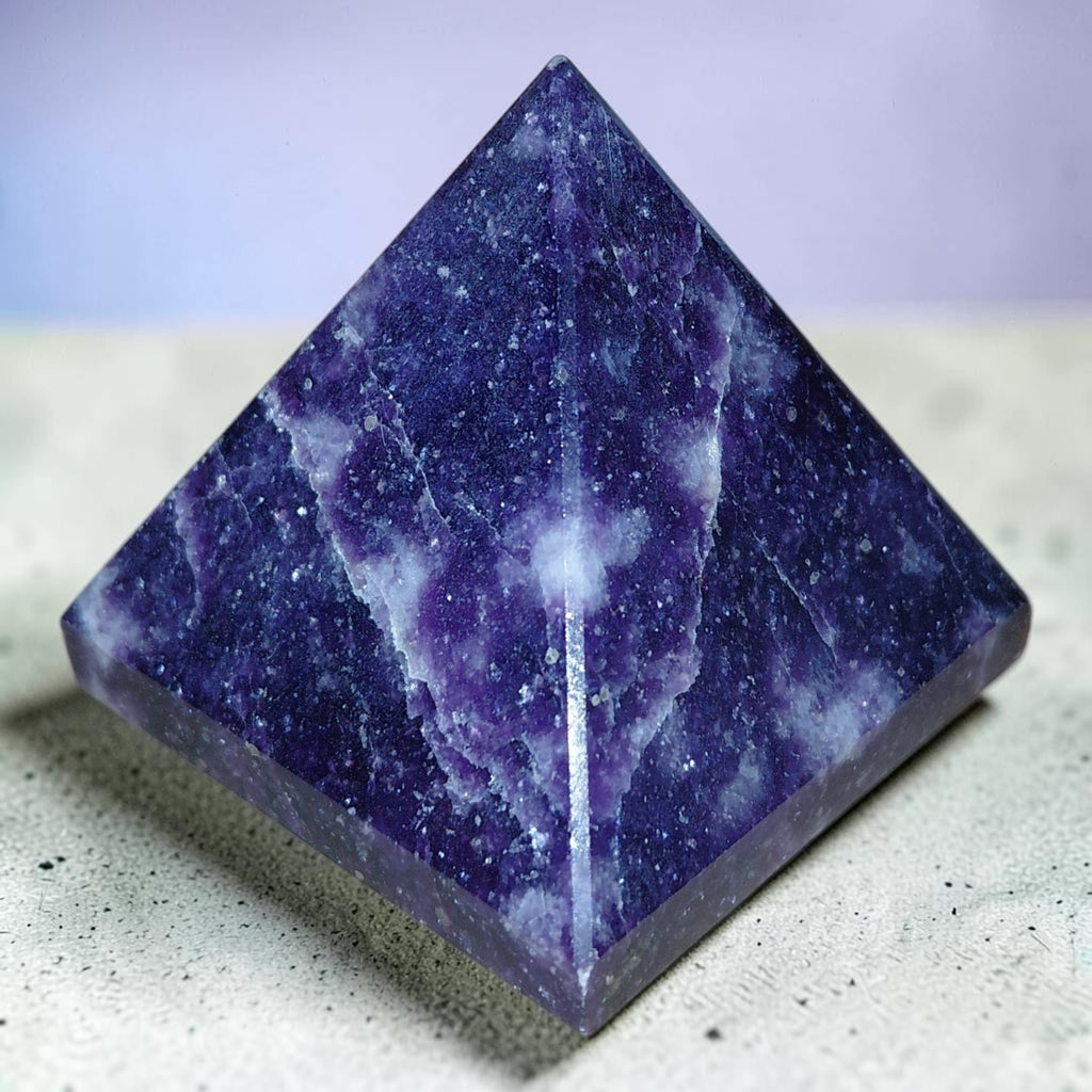 Lepidolith Pyramide