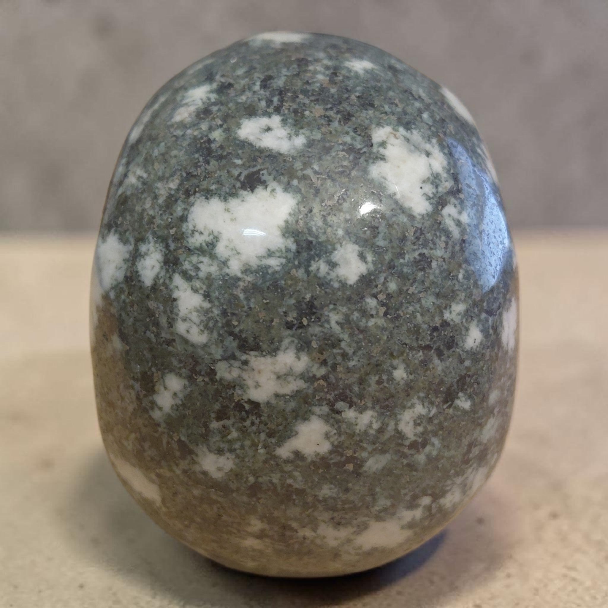 Preseli Bluestone - Stonehenge Stein Kristallschädel
