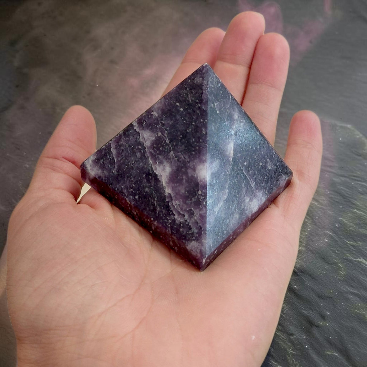 Lepidolith Pyramide